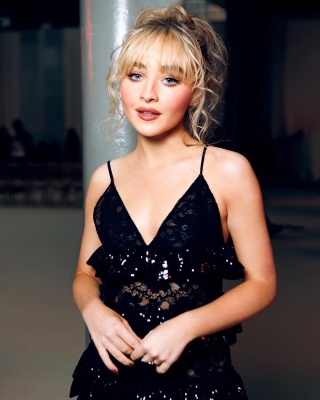 sabrinacarpenter-daily_28329.jpg