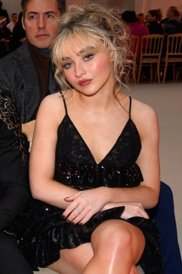 sabrinacarpenter-daily_28729.jpg