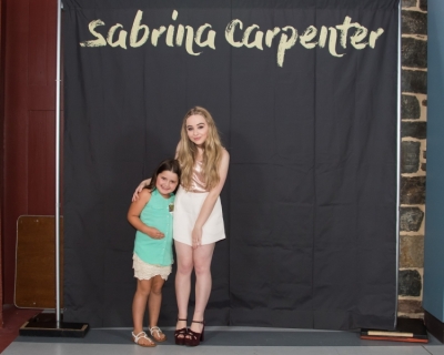 sabrinacarpenter-daily_281429.jpg