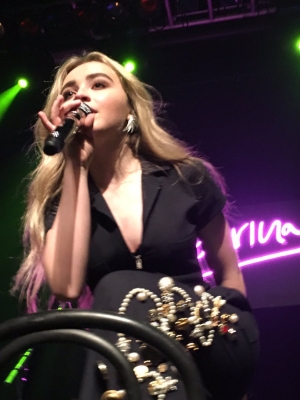 sabrinacarpenter-daily_28629.jpg