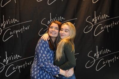 sabrinacarpenter-daily_282029.jpg