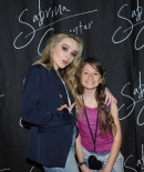 sabrinacarpenter-daily_281929.jpg