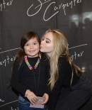 sabrinacarpenter-daily_281929.jpg