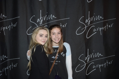 sabrinacarpenter-daily_282829.jpg