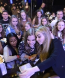 sabrinacarpenter-daily_288529.jpg