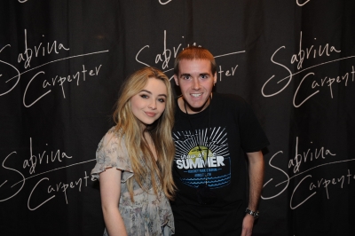 sabrinacarpenter-daily_281429.jpg