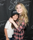 sabrinacarpenter-daily_282829.jpg