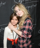 sabrinacarpenter-daily_285929.jpg