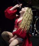 sabrinacarpenter-daily_281829.jpg