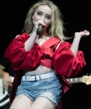 sabrinacarpenter-daily_282429.jpg