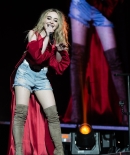 sabrinacarpenter-daily_282729.jpg