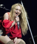 sabrinacarpenter-daily_285029.jpg