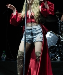 sabrinacarpenter-daily_285529.jpg