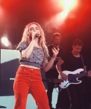 sabrinacarpenter-daily_282229.jpg