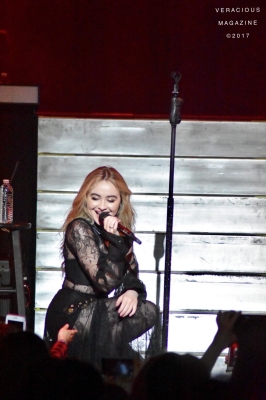 sabrinacarpenter-daily_281129.jpg