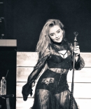 sabrinacarpenter-daily_281429.jpg