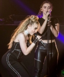 sabrinacarpenter-daily_282629.jpg