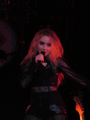 sabrinacarpenter-daily_28229.jpg