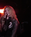 sabrinacarpenter-daily_28329.jpg