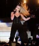 sabrinacarpenter-daily_285329.jpg