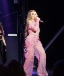 sabrinacarpenter-daily_2819429.jpg