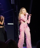 sabrinacarpenter-daily_2819529.jpg