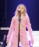 sabrinacarpenter-daily_2820929.jpg