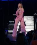 sabrinacarpenter-daily_286229.jpg