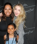 sabrinacarpenter-daily_2819329.jpg