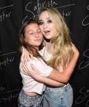 sabrinacarpenter-daily_2810329.jpg