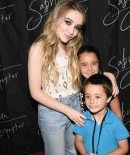 sabrinacarpenter-daily_2812229.jpg