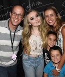 sabrinacarpenter-daily_2814729.jpg