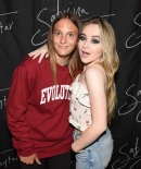 sabrinacarpenter-daily_282229.jpg