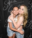 sabrinacarpenter-daily_2824229.jpg