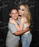 sabrinacarpenter-daily_2827629.jpg