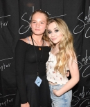 sabrinacarpenter-daily_2831829.jpg