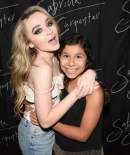 sabrinacarpenter-daily_283929.jpg