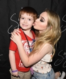 sabrinacarpenter-daily_288629.jpg