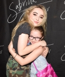 sabrinacarpenter-daily_2828329.jpg