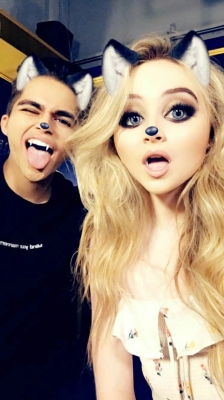 sabrinacarpenter-daily_285129.jpg