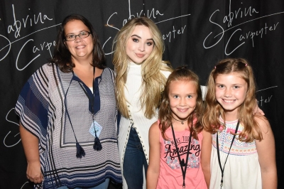 sabrinacarpenter-daily_2820129.jpg