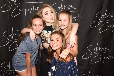 sabrinacarpenter-daily_282529.jpg