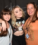 sabrinacarpenter-daily_281129.jpg