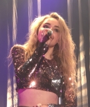 sabrinacarpenter-daily_282429.jpg