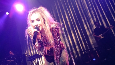 sabrinacarpenter-daily_28329.jpg