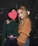 sabrinacarpenter-daily_281029.jpg