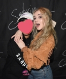 sabrinacarpenter-daily_2812329.jpg