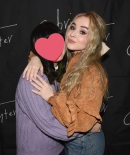 sabrinacarpenter-daily_283229.jpg