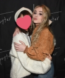 sabrinacarpenter-daily_28429.jpg