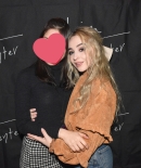 sabrinacarpenter-daily_285729.jpg